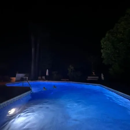Dom wakacyjny Casa Paraiso Living Cuisine 2 Chambres, Salle De Bains, Espaces Exterieurs Prives, Grande Piscine Et Jardins Partages, A Proximite Des Plages De Fuseta Et De La Ria Formosa Moncarapacho