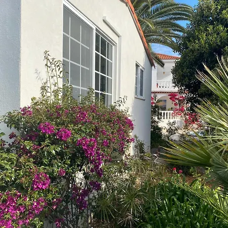 Дом отдыха Casa Paraiso Living Cuisine 2 Chambres, Salle De Bains, Espaces Exterieurs Prives, Grande Piscine Et Jardins Partages, A Proximite Des Plages De Fuseta Et De La Ria Formosa